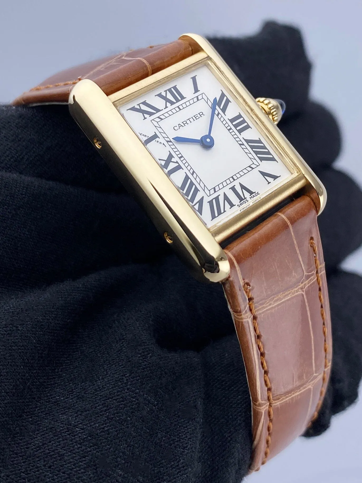 Cartier Tank Louis W1529856 18K Yellow Gold Ladies Watch