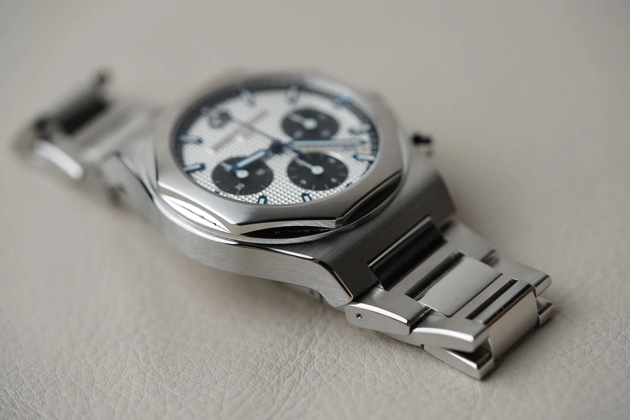 Girard Perregaux Laureato Chronograph 42mm 81020-11-131-11A Panda