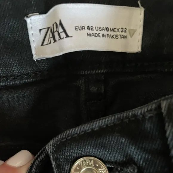 NWT Zara Vintage Skinny High Rise Ankle Jeans in Black. *Size 10