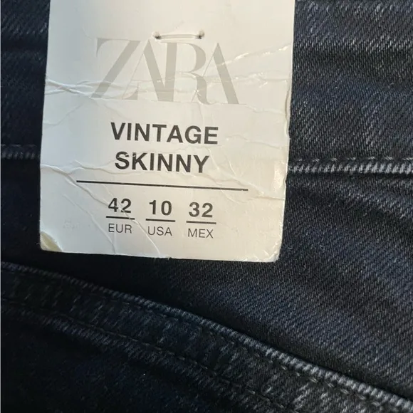 NWT Zara Vintage Skinny High Rise Ankle Jeans in Black. *Size 10