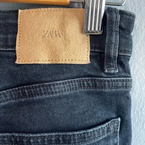 NWT Zara Vintage Skinny High Rise Ankle Jeans in Black. *Size 10