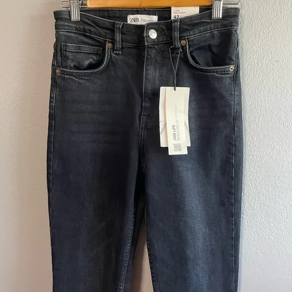 NWT Zara Vintage Skinny High Rise Ankle Jeans in Black. *Size 10