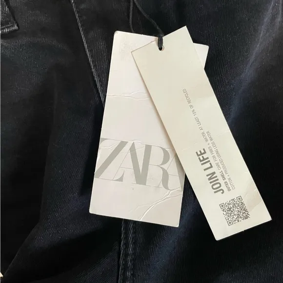 NWT Zara Vintage Skinny High Rise Ankle Jeans in Black. *Size 10