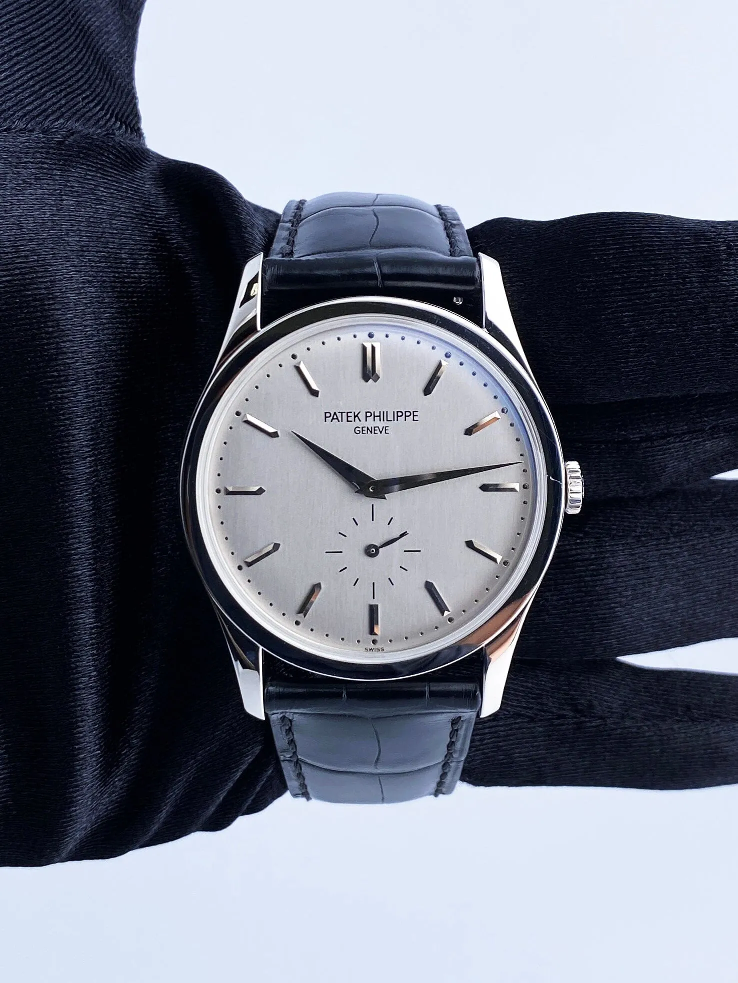 Patek Philippe Calatrava 5196G 18K White Gold Mens Watch