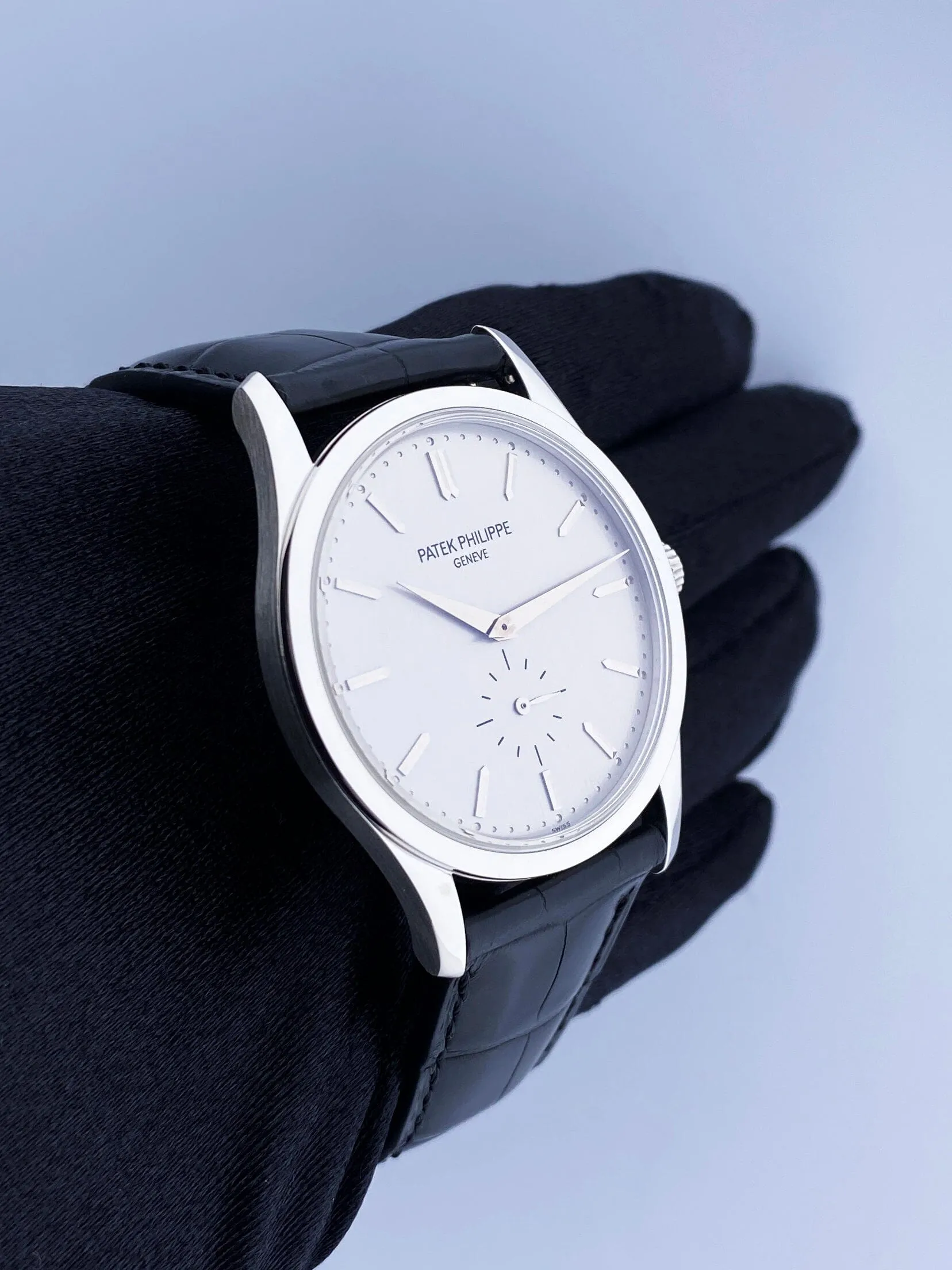 Patek Philippe Calatrava 5196G 18K White Gold Mens Watch
