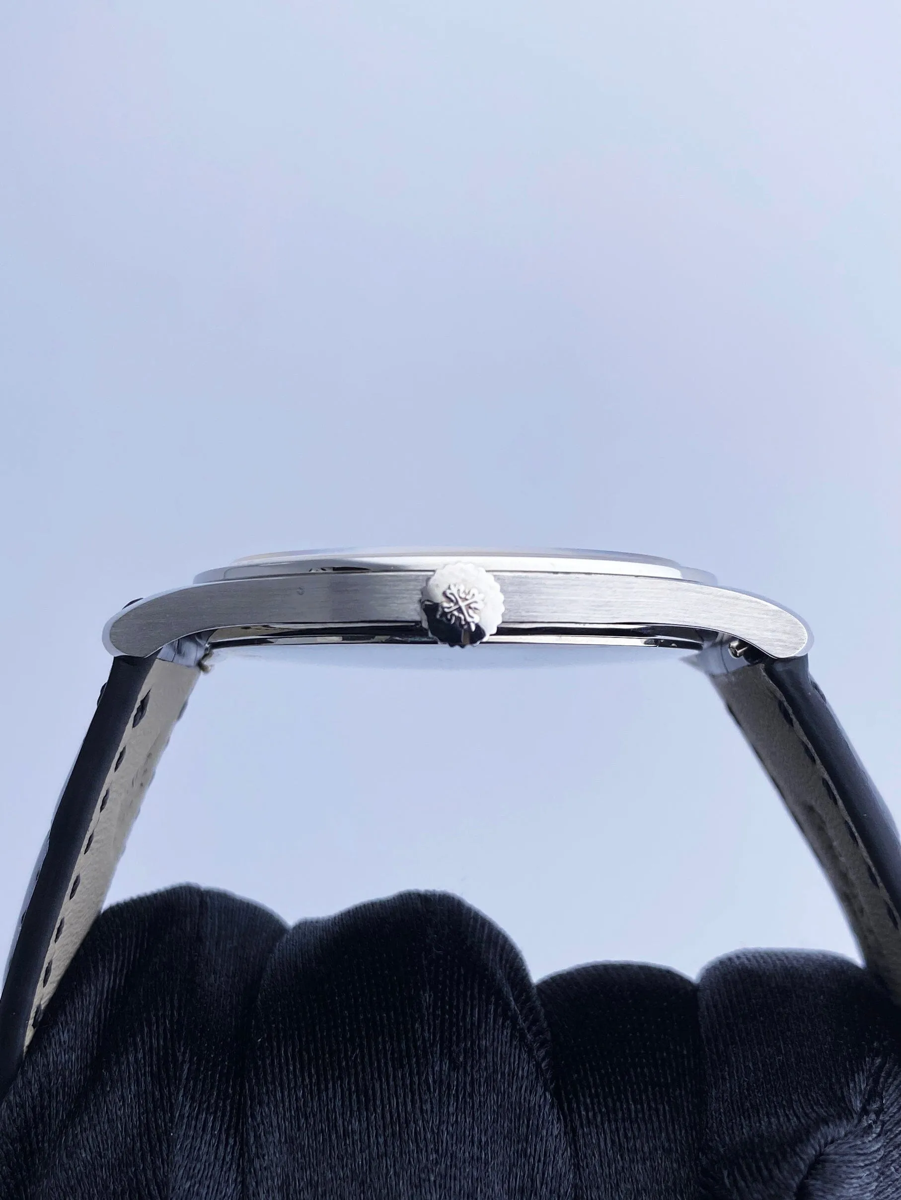 Patek Philippe Calatrava 5196G 18K White Gold Mens Watch