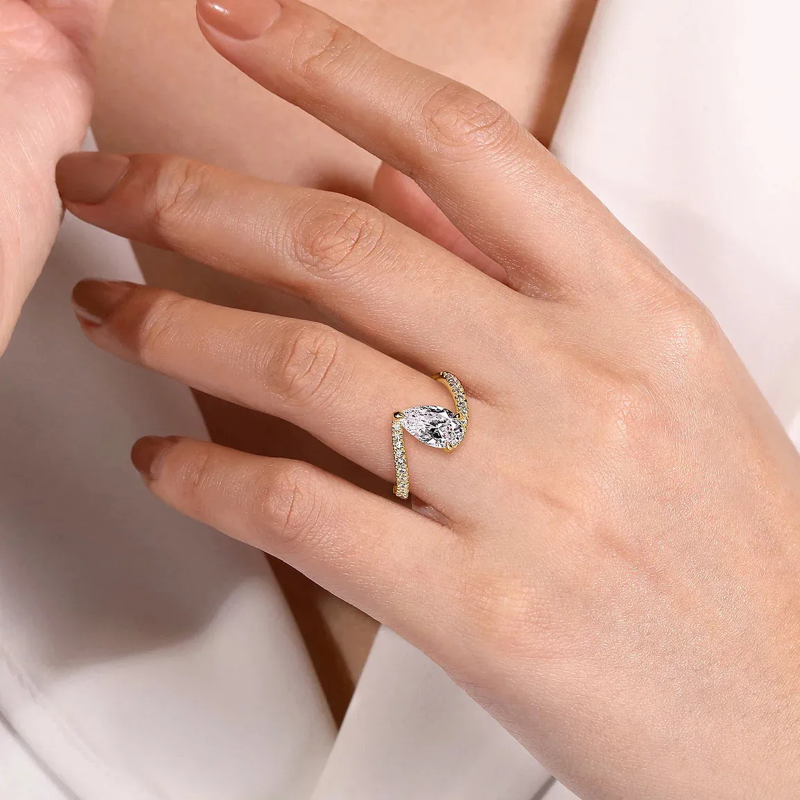 Pear Shape Bypass Diamond Engagement Ring Mounting