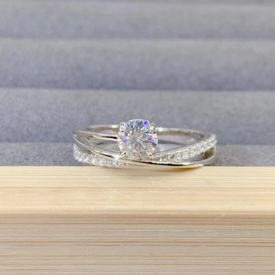 Round Cut 0.5 Ct VVS1 Diamond Engagement Ring