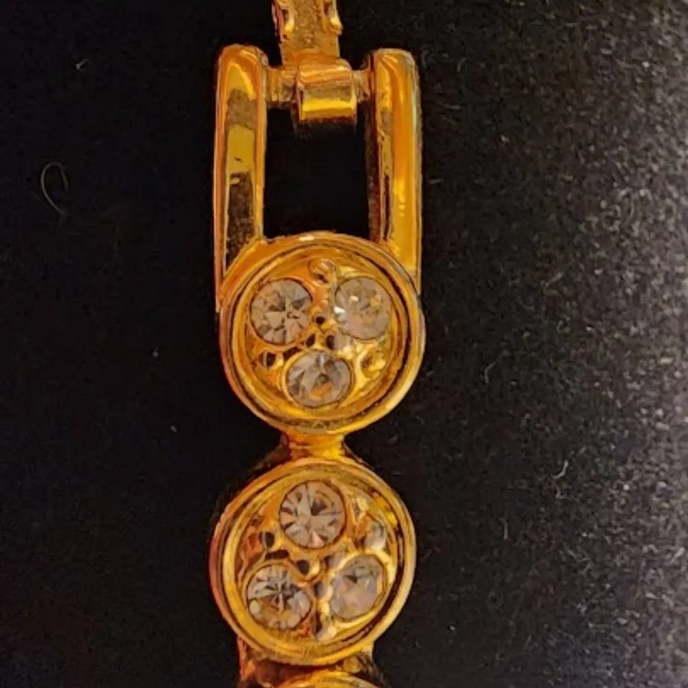 Signed Joan Rivers Runway Gold Tone Crystal Rhinestone Round Link Bracelet 8