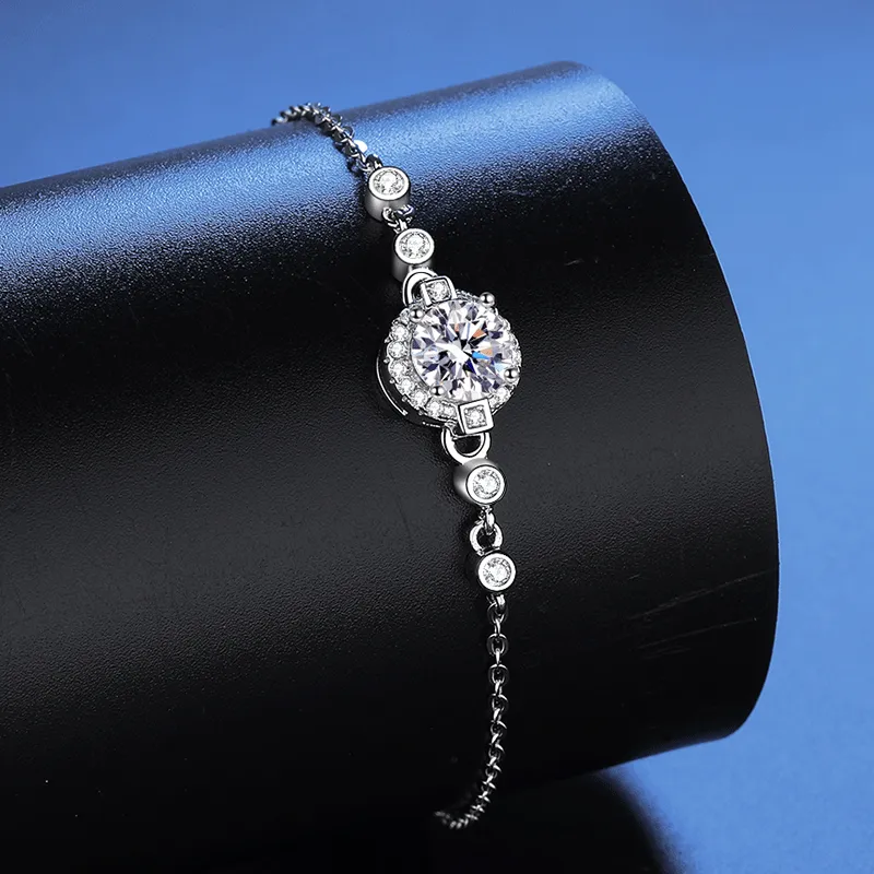 Symmetrical Disc Fashion Moissanite Bracelet