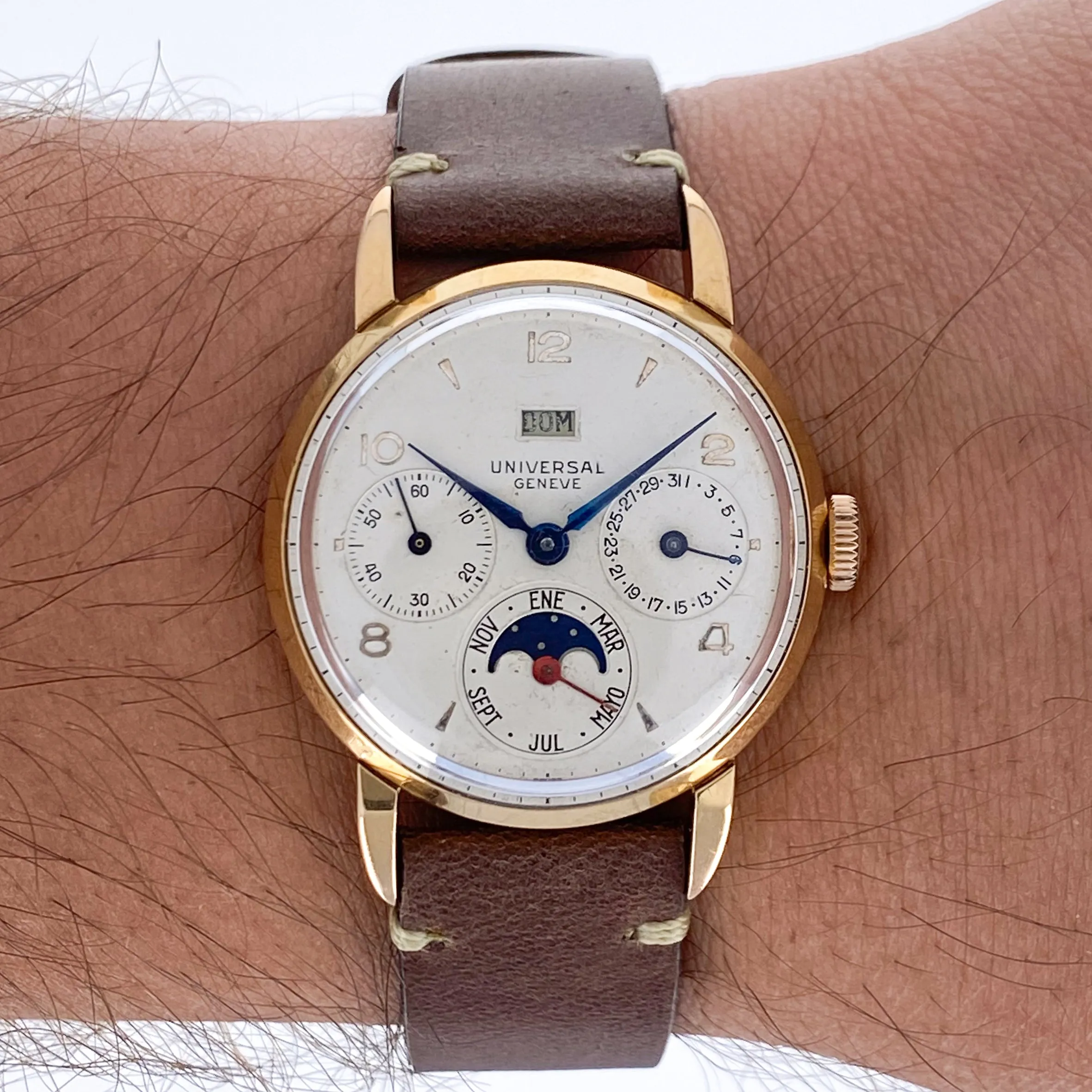 Universal Genève Triple Calendar Moonphase Cal 291 c. 1949 18k Rose Gold 33 mm