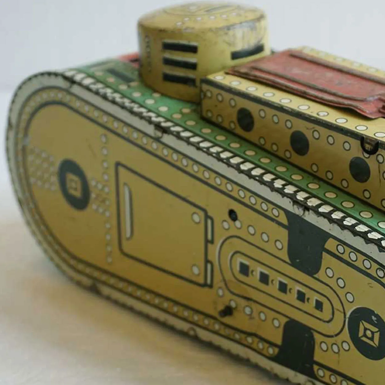 Vintage American Marx WWI Doughboy Tin Lithograph Army Tank Toy