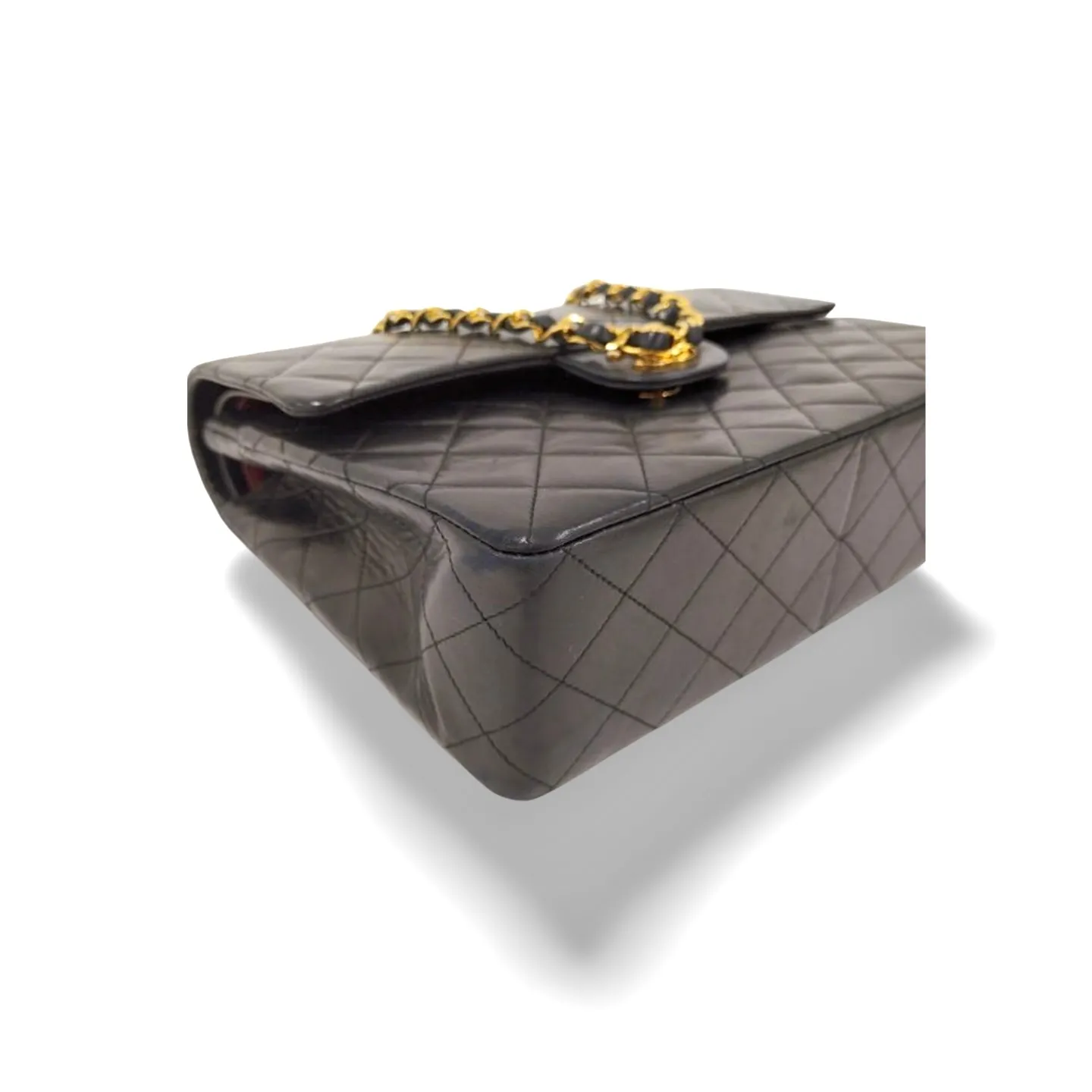 Vintage CHANEL black lambskin classic 2.55 double flap shoulder purse with golden chain straps. Make you even more chic. 061107k1ys