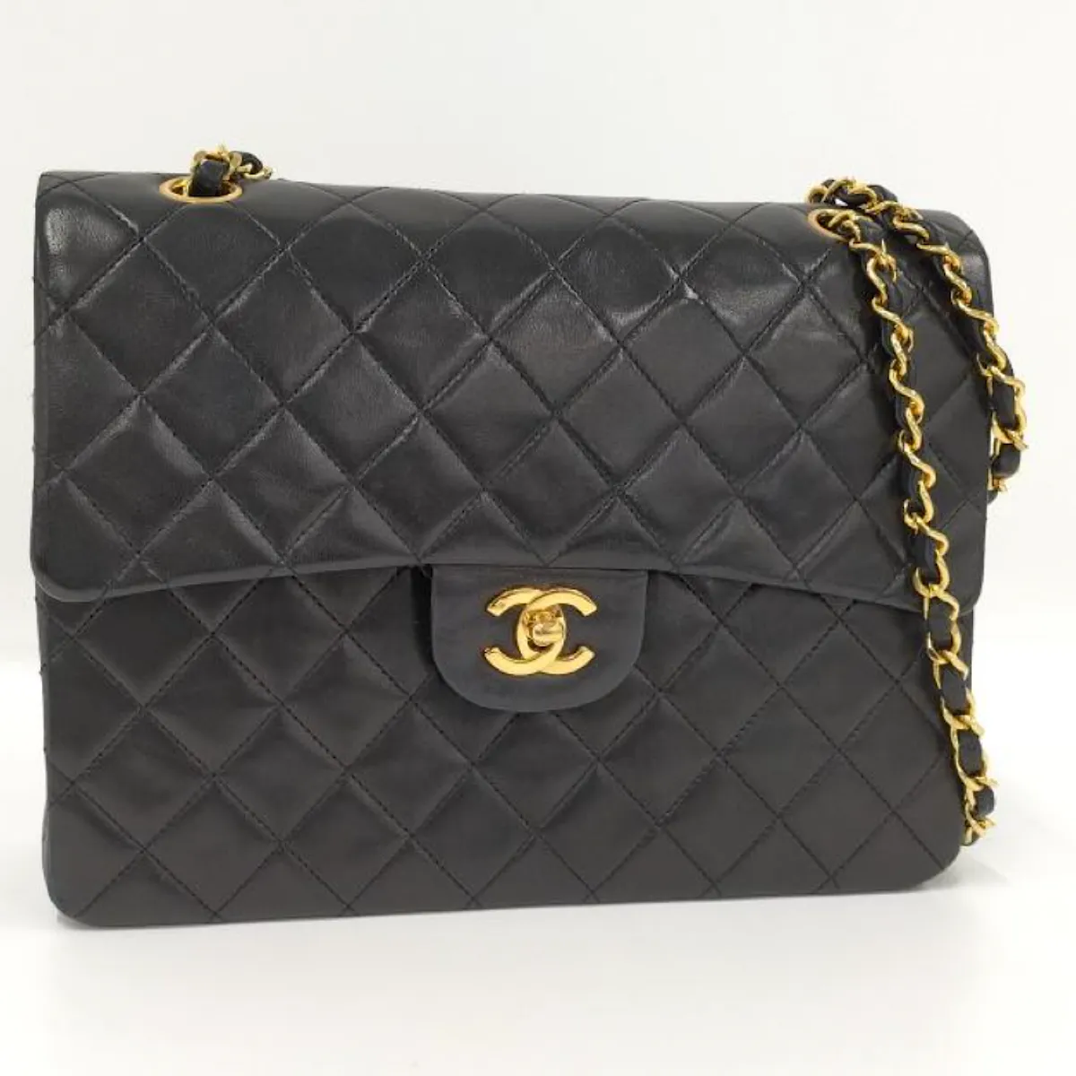 Vintage CHANEL black lambskin classic 2.55 double flap shoulder purse with golden chain straps. Make you even more chic. 061107k1ys