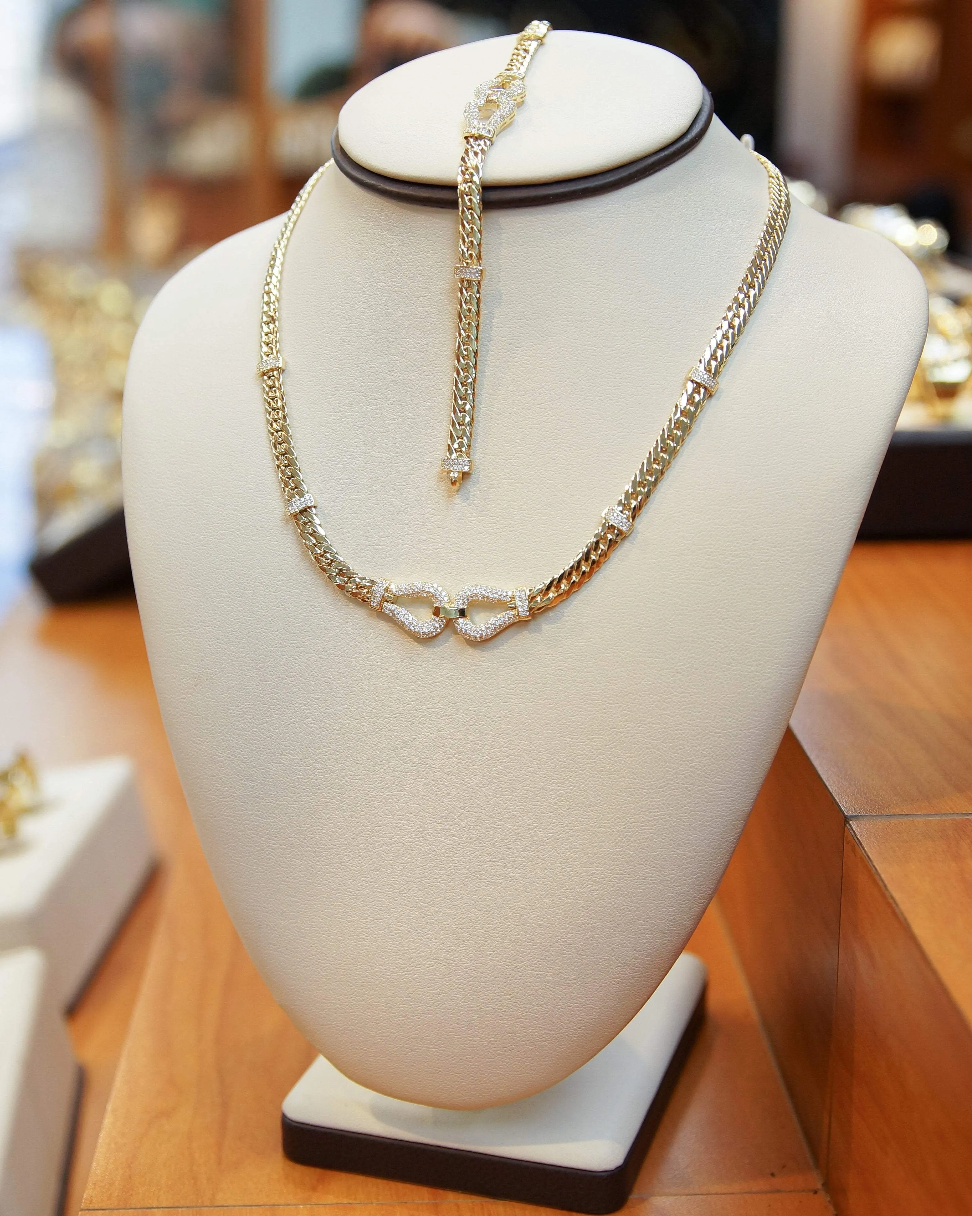 Women's fashion Choker Necklace Set with CZ in 14Kt Gold