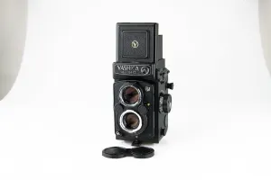 YASHICA MAT-124G VINTAGE CAMERA